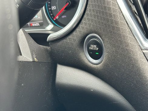 Used 2017 Chevrolet Malibu LT image 21