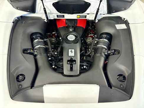 Certified 2022 Ferrari F8 Tributo RWD image 25