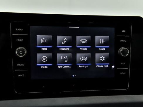 Certified 2025 Volkswagen Jetta SE image 15