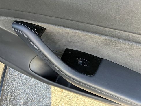 Used 2018 Tesla Model 3 Long Range image 29