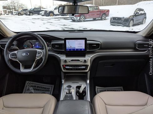 Used 2022 Ford Explorer XLT w/ Equipment Group 202A image 16