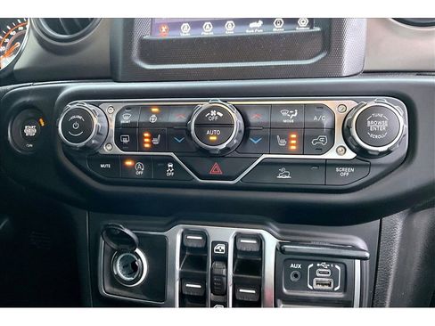 Used 2021 Jeep Gladiator Sport AWD/4WD image 32