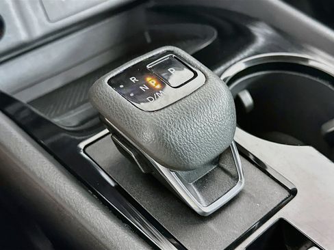 Used 2025 Nissan Rogue SV AWD/4WD image 24