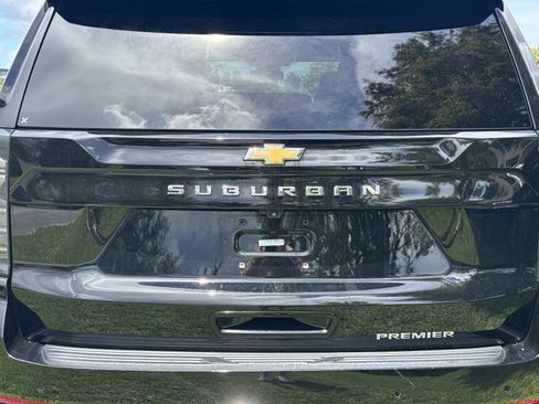 Used 2025 Chevrolet Suburban Premier AWD/4WD image 10