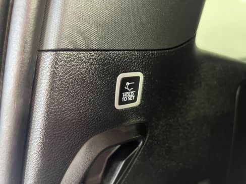 Used 2023 Jeep Wagoneer Series II w/ HD Trailer Tow Package image 8