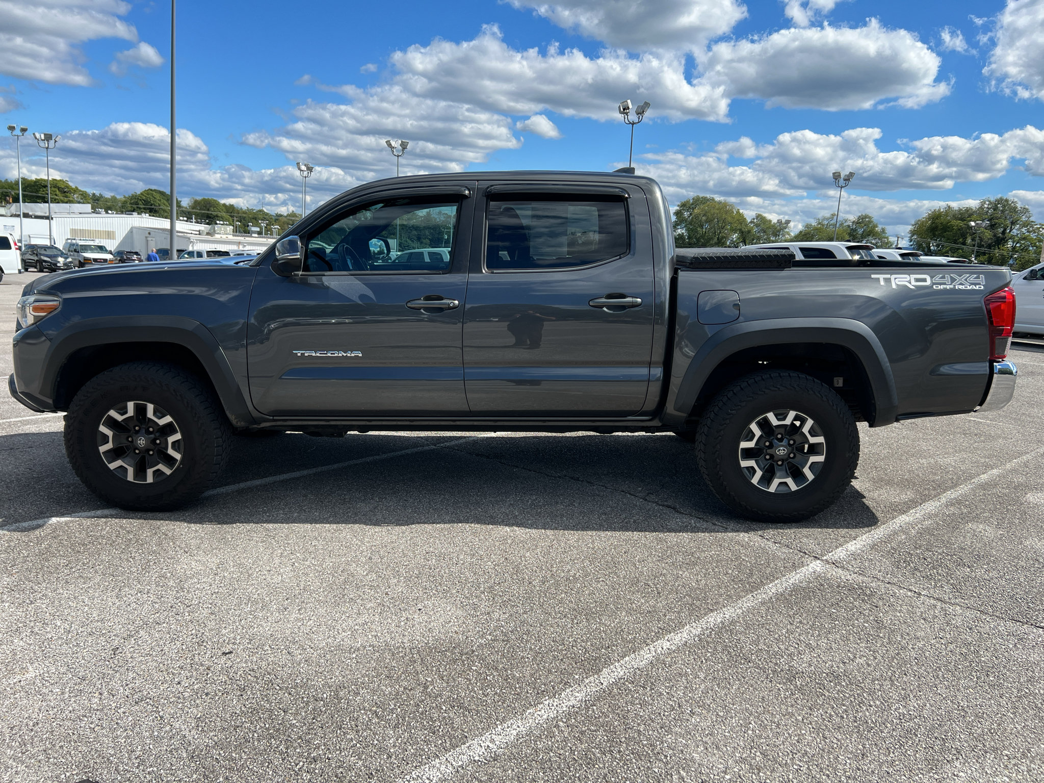 Used 2018 Toyota Tacoma TRD Off-Road AWD/4WD image 6