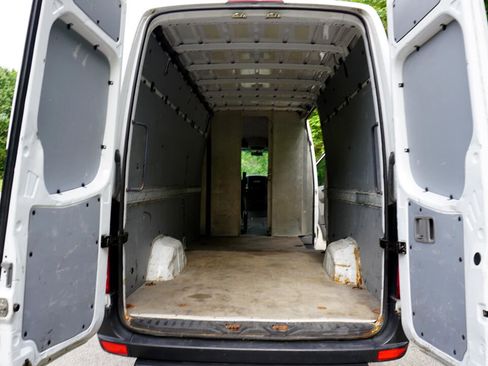 Used 2015 Freightliner Sprinter 2500 image 21