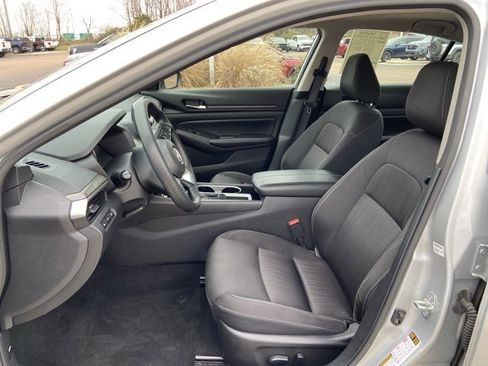 Used 2024 Nissan Altima 2.5 SV image 33