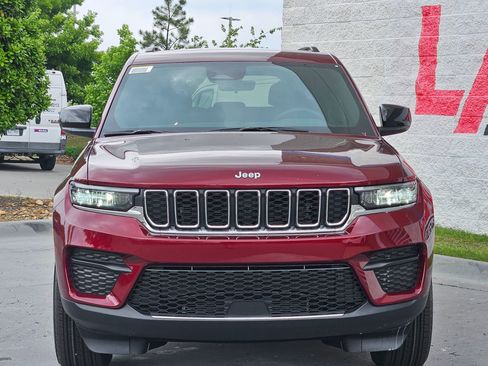 New 2026 Jeep Grand Cherokee Laredo AWD/4WD image 2