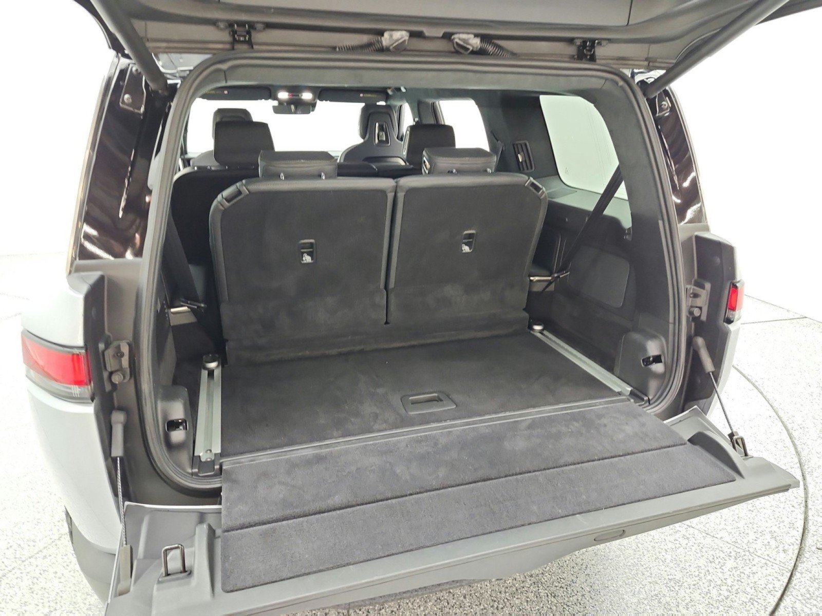 Used 2025 Rivian R1S Adventure Dual AWD/4WD image 21