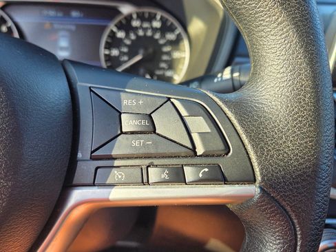 Used 2025 Nissan Altima 2.5 SV FWD image 25