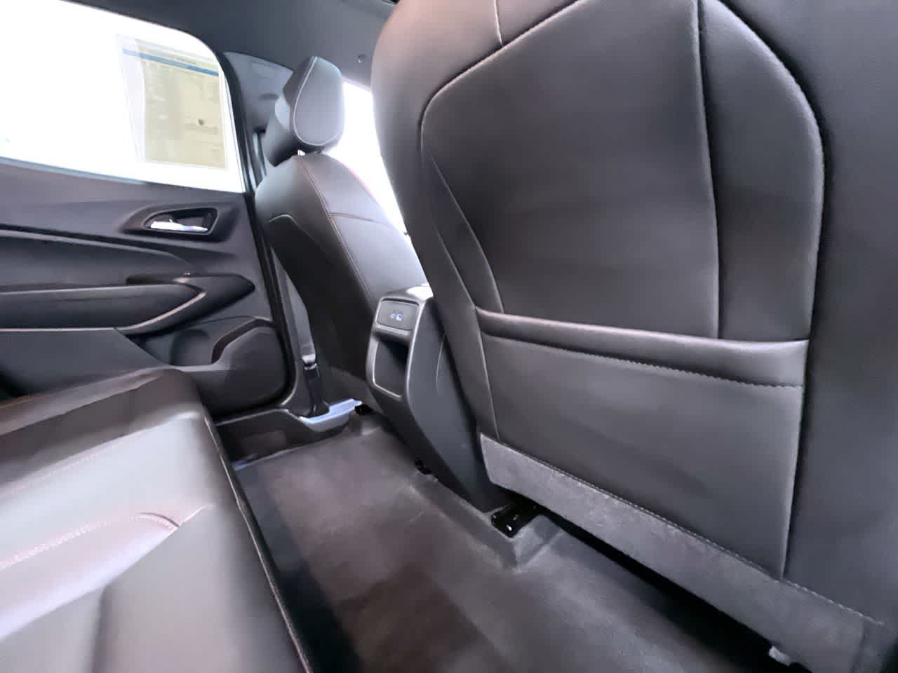 Used 2026 Chevrolet Trax RS w/ Sunroof Package FWD image 38