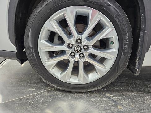 Used 2021 Toyota Highlander Limited image 13