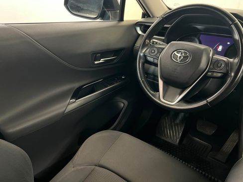 Used 2024 Toyota Venza LE AWD/4WD image 11