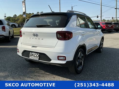 Used 2023 Hyundai Venue Limited image 5