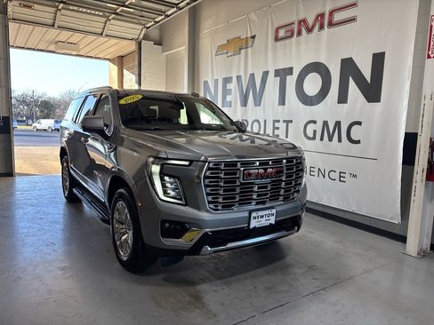 Used 2025 GMC Yukon Denali image 2