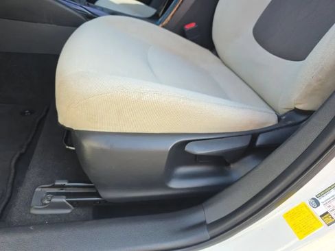 Used 2020 Toyota Corolla LE FWD image 15