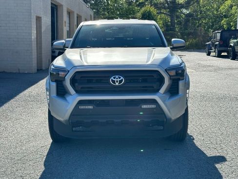 Used 2024 Toyota Tacoma SR5 AWD/4WD image 11