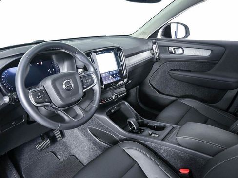 Used 2026 Volvo XC40 B5 Core AWD/4WD image 6