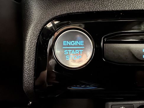 Used 2025 Ford Escape ST-Line w/ Tech Pack #1 FWD image 17