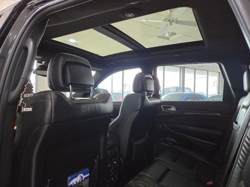Used 2017 Jeep Grand Cherokee SRT image 25