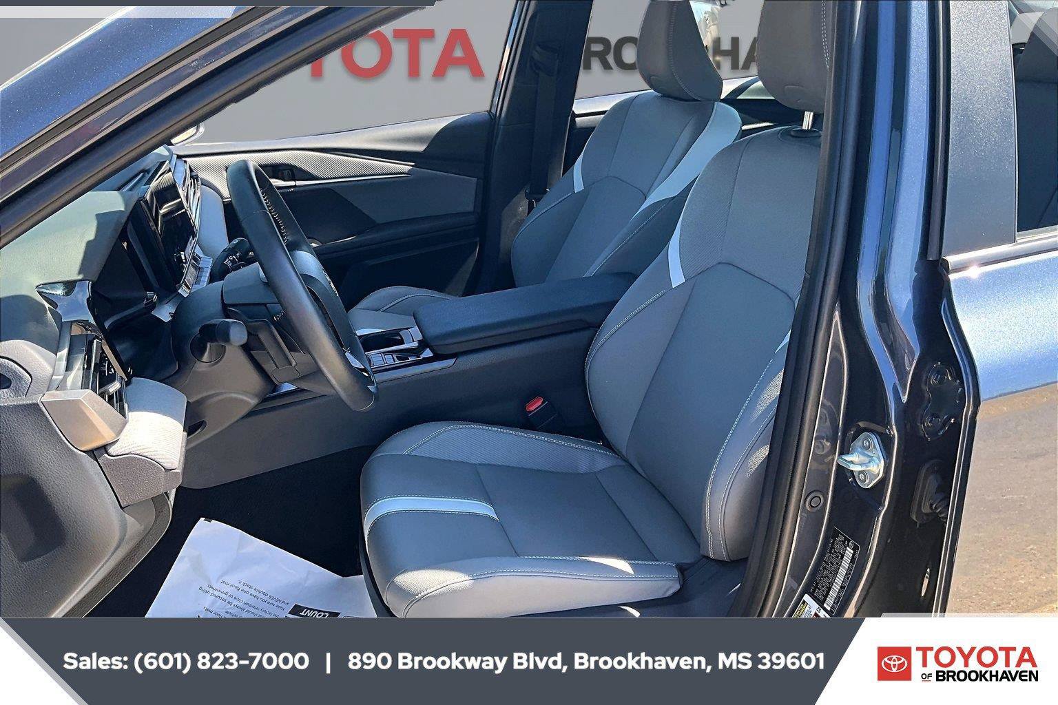 Used 2026 Toyota Camry SE w/ Convenience Package FWD image 18
