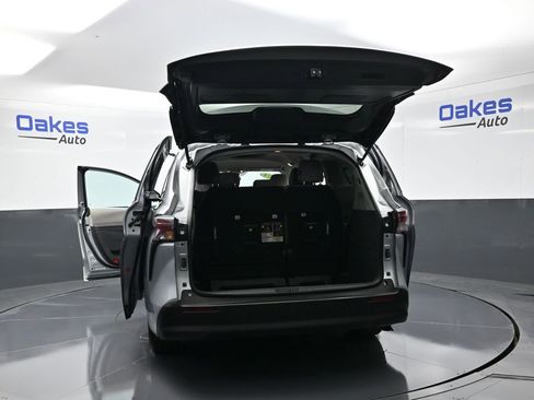 Used 2024 Toyota Sienna LE image 46