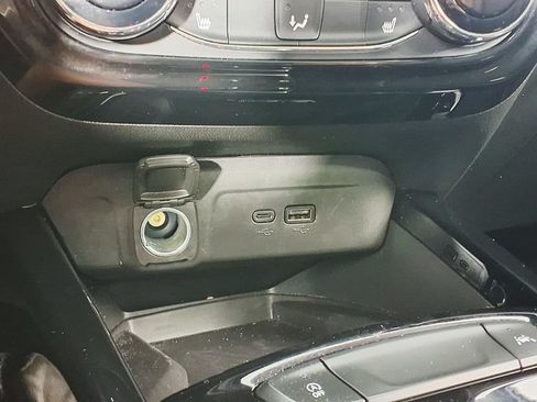 Used 2025 Chevrolet Trax RS w/ Sunroof Package FWD image 24
