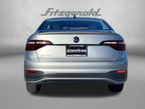 Used 2024 Volkswagen Jetta SE image 6