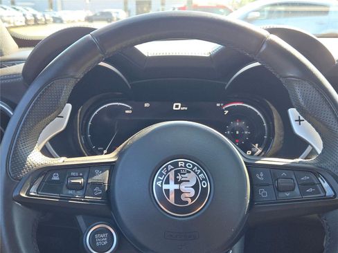 Used 2024 Alfa Romeo Stelvio Veloce image 37