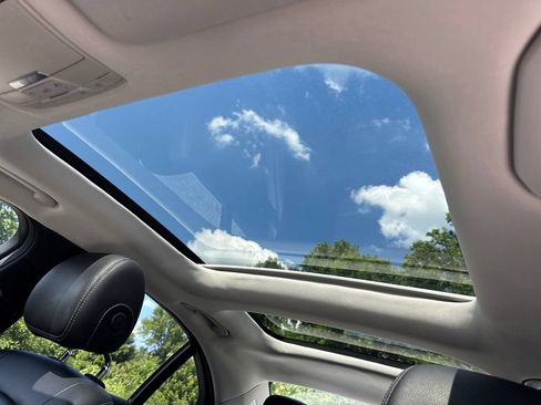 Used 2017 Mercedes-Benz C 300 Sedan image 32