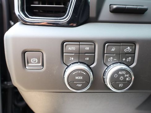Used 2026 GMC Sierra 2500 AT4 w/ AT4 Premium Plus Package AWD/4WD image 13
