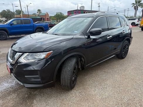 Used 2020 Nissan Rogue SV image 3