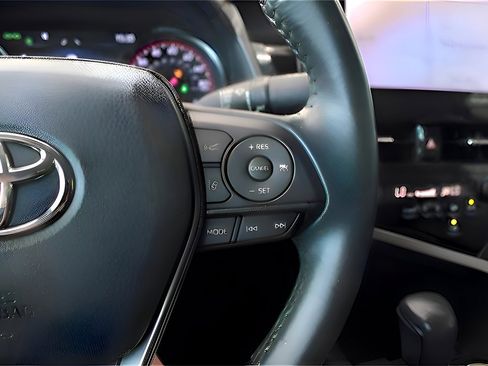 Used 2022 Toyota Camry XSE image 11