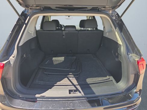 Used 2020 Volkswagen Tiguan SE w/ Panoramic Sunroof Package AWD/4WD image 15