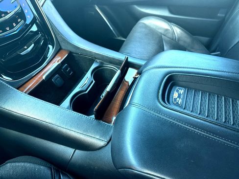 Used 2019 Cadillac Escalade 2WD image 11