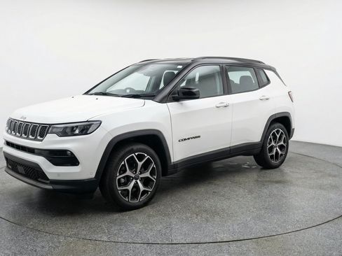 Used 2025 Jeep Compass Limited AWD/4WD image 3