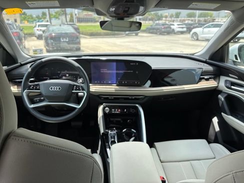 Used 2025 Audi Q5 Premium Plus w/ Premium Plus AWD/4WD image 11