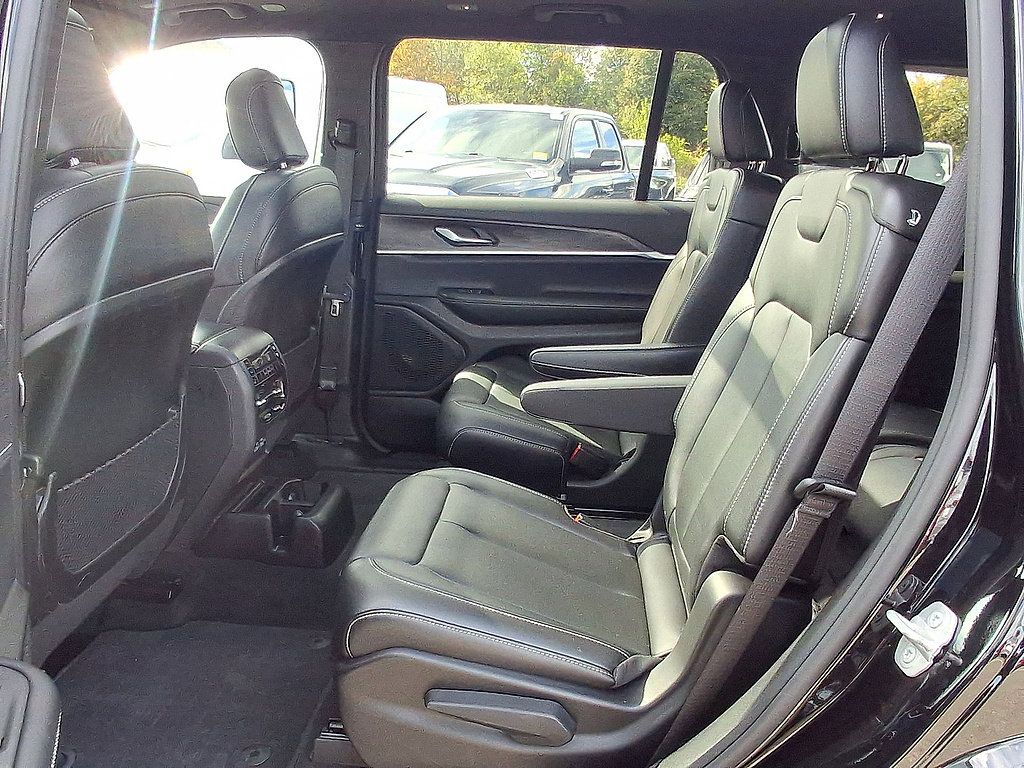 Used 2025 Jeep Grand Cherokee L Limited AWD/4WD image 26