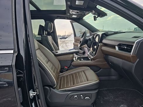 Used 2025 GMC Yukon Denali Ultimate image 18