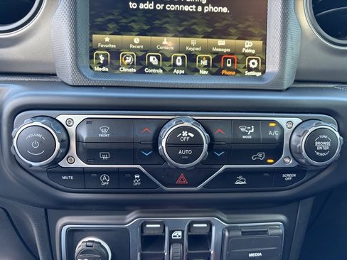 Used 2023 Jeep Gladiator Sport image 16