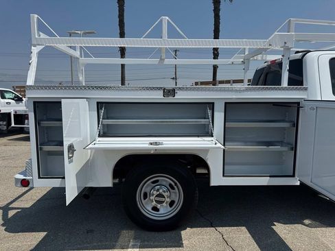 New 2025 Ford F350 XL w/ XL Chrome Package image 19