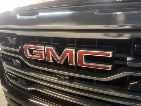 Used 2022 GMC Sierra 1500 AT4 w/ AT4 Premium Package AWD/4WD image 5