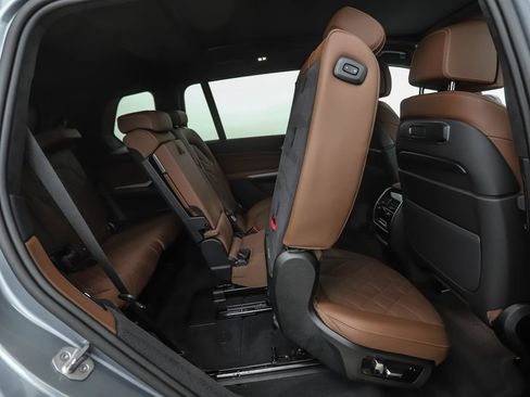 Used 2024 BMW X7 xDrive40i AWD/4WD image 36