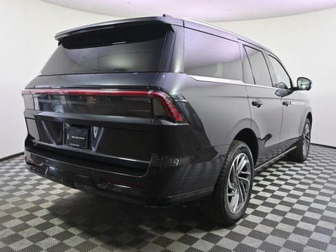 Used 2025 Lincoln Navigator Reserve AWD/4WD image 6