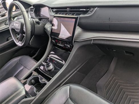 Used 2023 Jeep Grand Cherokee L Limited w/ Black Appearance Package image 38