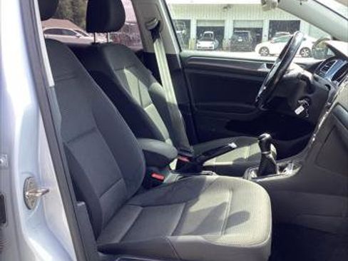 Used 2018 Volkswagen Golf S image 31