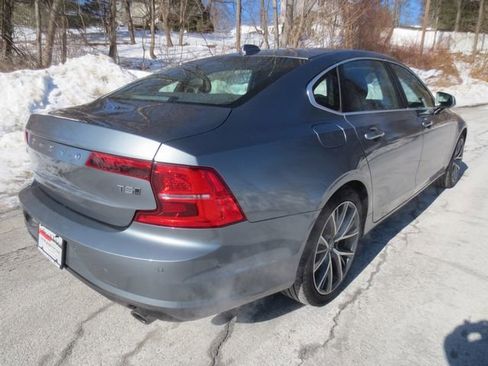 Used 2018 Volvo S90 T5 Momentum image 4