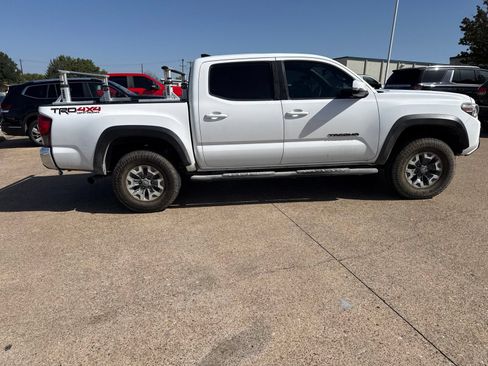 Used 2019 Toyota Tacoma TRD Off-Road AWD/4WD image 8