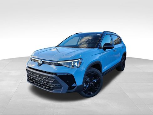 New 2026 Volkswagen Taos SE image 3